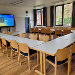 16 Gruppenraum Seefeuer Kampen mit interaktivem Display JFBS Koppelsberg v2